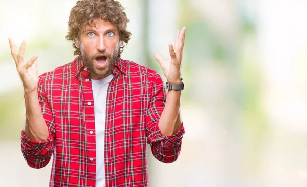 Bello Ispanico Modello Uomo Sfondo Isolato Che Celebra Pazzo Stupito — Foto Stock