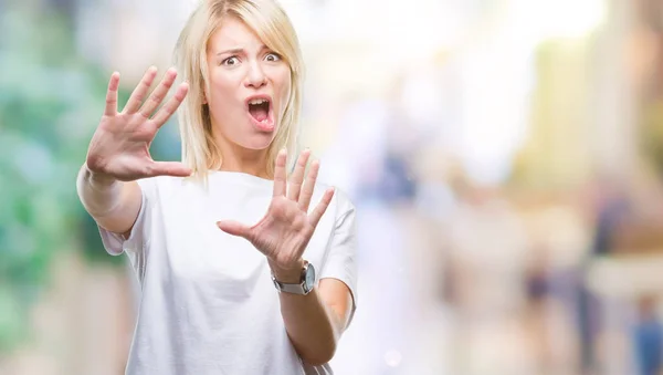 Young Beautiful Blonde Woman Wearing White Shirt Isolated Background Afraid — Stock Photo, Image