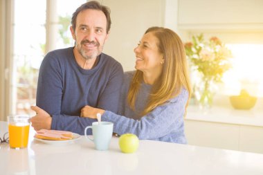 Sağlıklı breaskfast sabahları evde olması güzel romantik orta yaş kaç