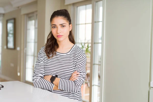 Junge Schöne Frau Hause Skeptisch Und Nervös Ablehnender Gesichtsausdruck Mit — Stockfoto