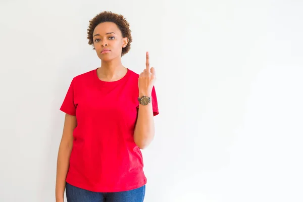 Joven Hermosa Afroamericana Americana Sobre Fondo Blanco Mostrando Dedo Medio —  Fotos de Stock