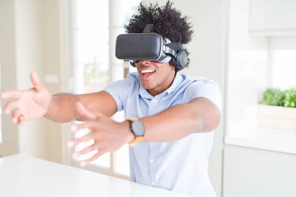 African amaerican man having fun playing with virtual reality gl — Stock Photo, Image