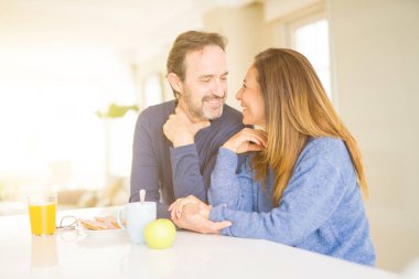 Sağlıklı breaskfast sabahları evde olması güzel romantik orta yaş kaç