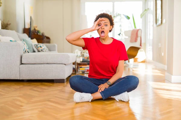 Young Beautiful African American Woman Sitting Floor Home Doing Gesture — Stock Photo, Image