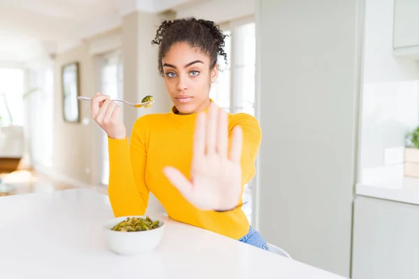 Young African American Woman Eating Healthy Green Vegatables Open Hand — Stock Photo, Image