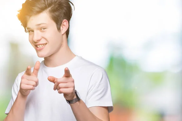 Jonge Knappe Man Dragen Casual Wit Shirt Geïsoleerde Achtergrond Wijzen — Stockfoto