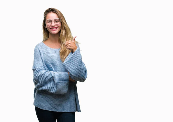 Giovane Bella Donna Bionda Indossa Maglione Occhiali Sfondo Isolato Facendo — Foto Stock