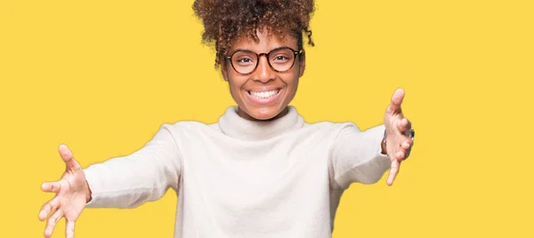 Bella Giovane Donna Afroamericana Che Indossa Occhiali Sfondo Isolato Guardando — Foto Stock