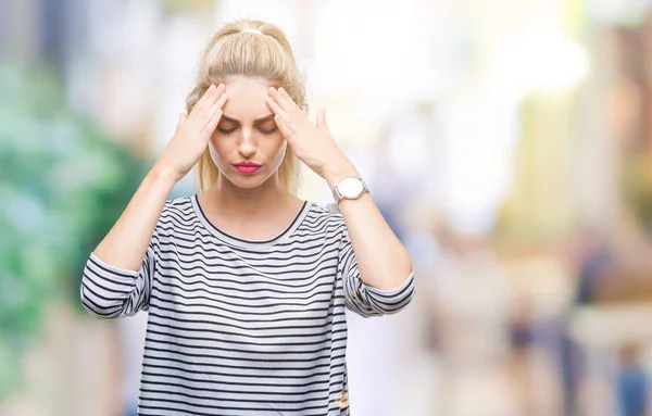 Fiatal Szép Szőke Viselt Csíkos Pulóver Felső Elszigetelt Háttér Kézzel — Stock Fotó