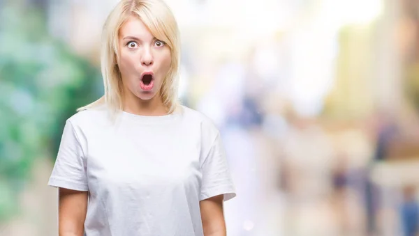 Young Beautiful Blonde Woman Wearing White Shirt Isolated Background Afraid — Stock Photo, Image