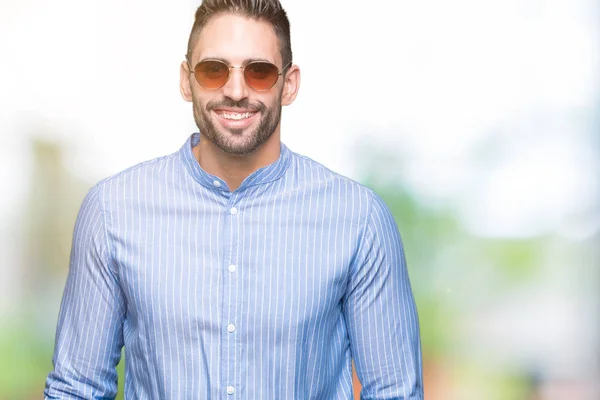 Joven Hombre Guapo Con Gafas Sol Sobre Fondo Aislado Con —  Fotos de Stock