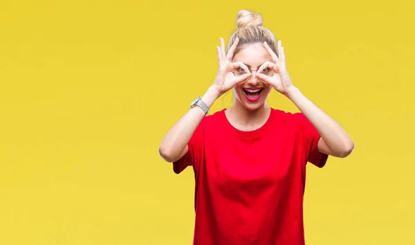 Mulher Loira Bonita Nova Vestindo Camiseta Vermelha Óculos Sobre Fundo — Fotografia de Stock