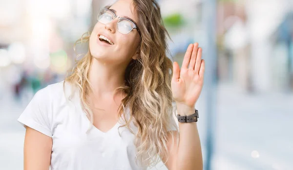 Vacker Ung Blond Kvinna Bär Glasögon Över Isolerade Bakgrund Åsidosättande — Stockfoto