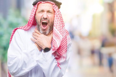 Üst düzey Arap izole arka plan bağırarak üzerinde giyen keffiyeh adam ve çünkü boğmak acı kendi ellerimle öldürürüm. Sağlık sorunu. Yaralarından ve intihar kavramı.