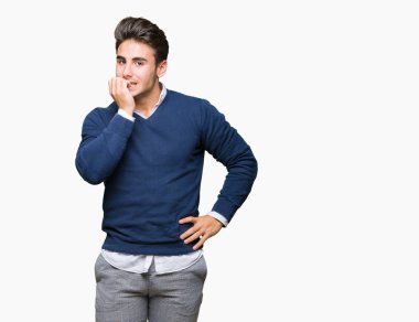 Genç yakışıklı iş adamı stresli ve gergin elle çivi ısırma ağzına bakarak izole arka plan üzerinde. Anksiyete sorunu.