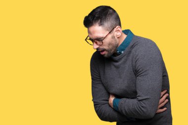 Yakışıklı delikanlı üzerinde gözlük takan izole mide üzerinde el ile arka plan çünkü mide bulantısı, ağrılı hastalık hasta hissediyor. Ağrısı kavramı.