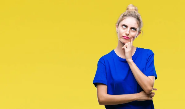 Giovane Bella Donna Occhi Biondi Blu Indossa Blu Shirt Sfondo — Foto Stock