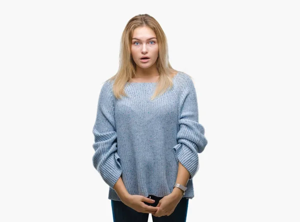 Mujer Joven Caucásica Vistiendo Suéter Invierno Sobre Fondo Aislado Asustado — Foto de Stock