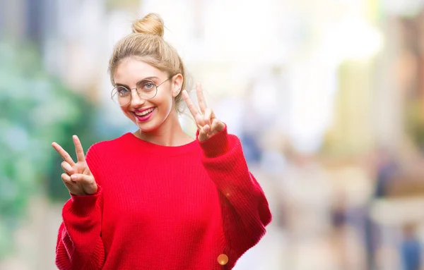 Joven Hermosa Mujer Rubia Vistiendo Suéter Rojo Gafas Sobre Fondo — Foto de Stock