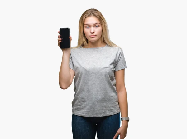 Mujer Joven Caucásica Que Muestra Pantalla Del Teléfono Inteligente Sobre — Foto de Stock