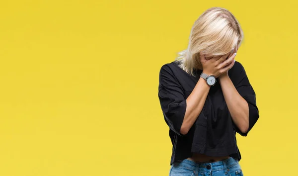 Jovem Bela Mulher Loira Sobre Fundo Isolado Com Expressão Triste — Fotografia de Stock