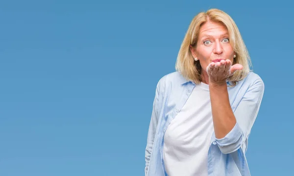 Middle Age Blonde Woman Isolated Background Looking Camera Blowing Kiss — Stock Photo, Image