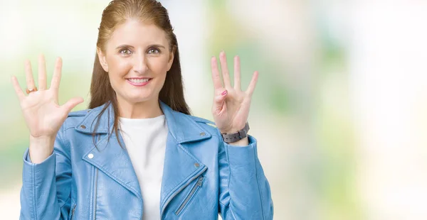 Schöne Reife Frau Mittleren Alters Modischer Lederjacke Vor Isoliertem Hintergrund — Stockfoto