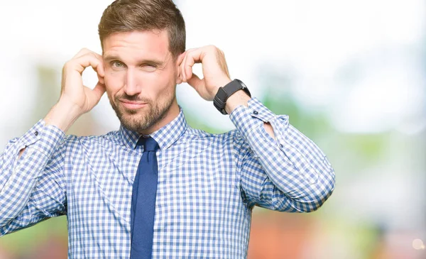 Hombre Negocios Guapo Con Corbata Cubriendo Las Orejas Con Los —  Fotos de Stock