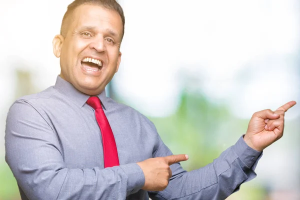 Hombre Árabe Mediana Edad Con Corbata Roja Sobre Fondo Aislado —  Fotos de Stock