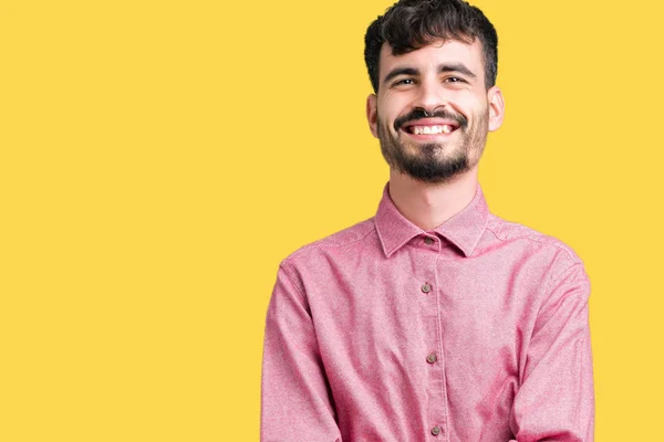 Homem Bonito Jovem Vestindo Camisa Rosa Sobre Fundo Isolado Rosto — Fotografia de Stock