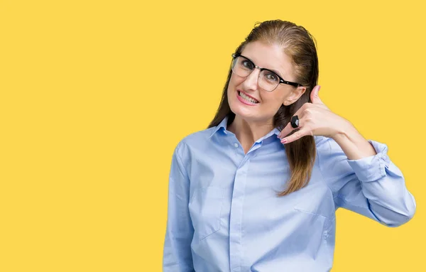 Hermosa Mujer Mediana Edad Madura Negocios Con Gafas Sobre Fondo — Foto de Stock