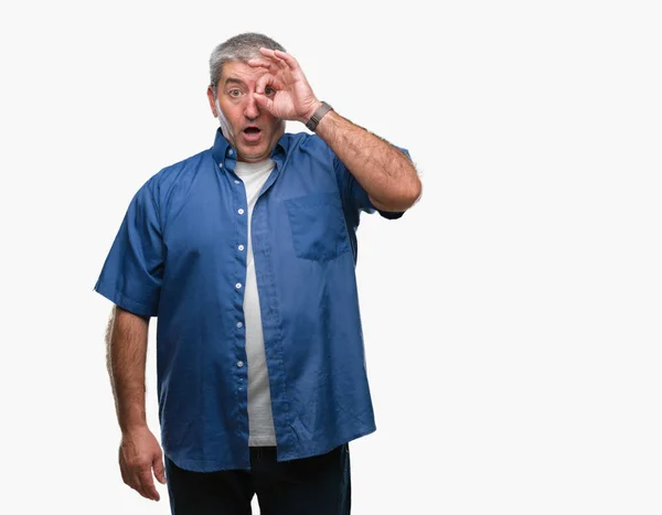 Knappe Man Van Senior Geïsoleerde Achtergrond Doen Gebaar Geschokt Met — Stockfoto