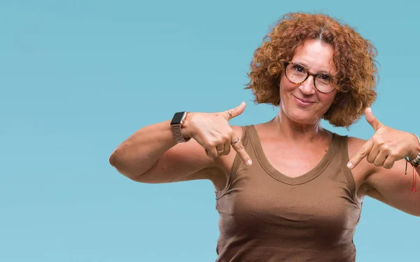 Mujer Hispana Mediana Edad Vistiendo Gafas Sobre Fondo Aislado Que —  Fotos de Stock