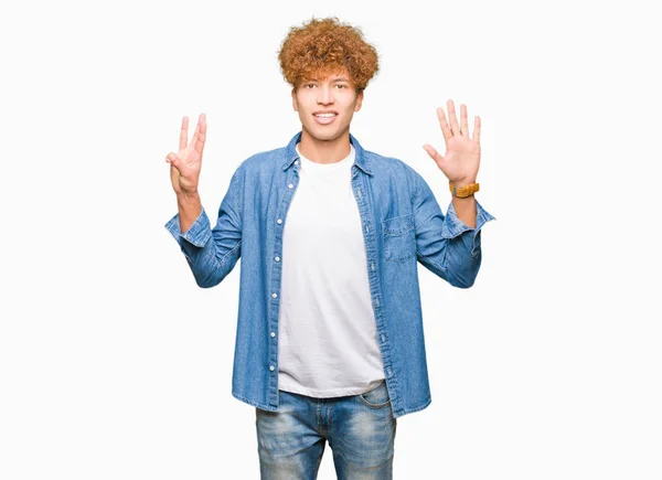 Jeune Homme Beau Avec Des Cheveux Afro Veste Denim Montrant — Photo