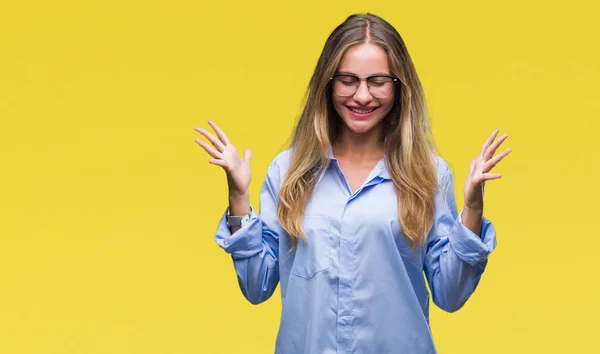 Ung Vacker Blond Affärskvinna Glasögon Över Isolerade Bakgrund Firar Mad — Stockfoto