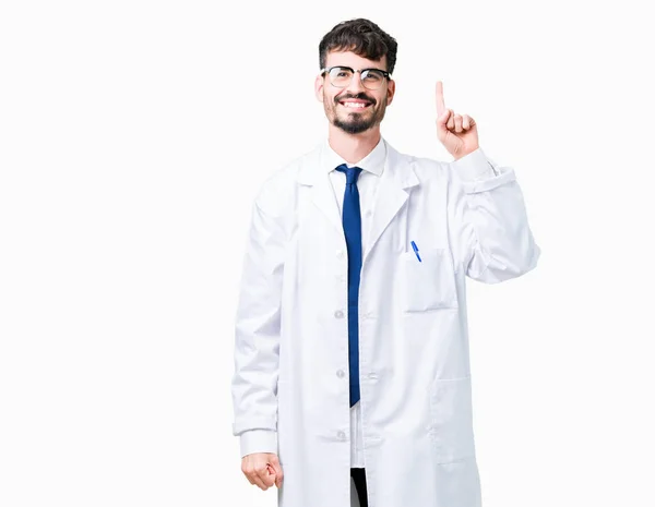 Giovane Scienziato Professionista Uomo Indossa Cappotto Bianco Sfondo Isolato Mostrando — Foto Stock