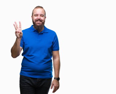 Üzerinde mavi gömlek giymiş genç beyaz hipster adam arka plan gösteren izole ve parmakları ile işaret kendinden emin ve mutlu gülümseyerek iken üçüncü.