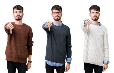 Kolaj genç adamın mutsuz ve kızgın ret gösterilen ve başparmak aşağı hareketi ile negatif seyir izole arka plan üzerinde bir kazak giyiyor. Kötü ifade.