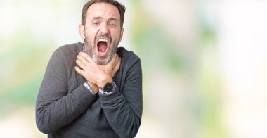 Yakışıklı orta yaş kıdemli dostum yalıtılmış arka plan bağırarak üzerinde bir kazak giyiyor ve çünkü boğmak acı kendi ellerimle öldürürüm. Sağlık sorunu. Yaralarından ve intihar kavramı.