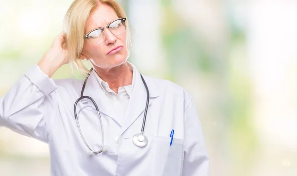 Middle Age Blonde Doctor Woman Isolated Background Confuse Wonder Question — Stock Photo, Image