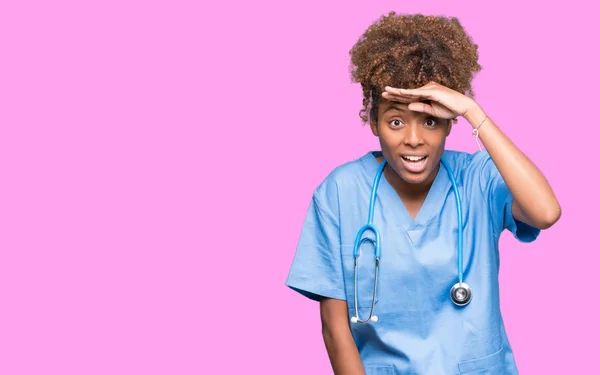 Mujer Joven Afroamericana Médica Sobre Fondo Aislado Muy Feliz Sonriente — Foto de Stock