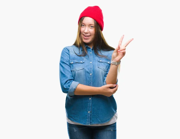 Mujer Hermosa Caucásica Joven Con Gorra Lana Sobre Fondo Aislado — Foto de Stock