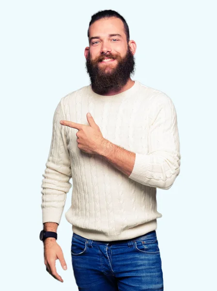 Homem Jovem Hipster Vestindo Camisola Inverno Alegre Com Sorriso Rosto — Fotografia de Stock