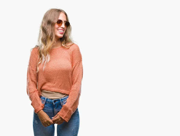 Vacker Ung Blond Kvinna Bär Solglasögon Över Isolerade Bakgrund Tittar — Stockfoto