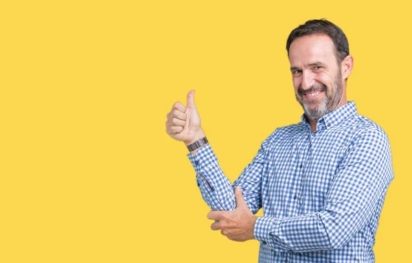 Guapo Mediana Edad Elegante Hombre Mayor Sobre Fondo Aislado Mirando — Foto de Stock