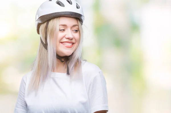 Unga Blonda Kvinnan Bär Cyklist Säkerhet Hjälm Över Isolerade Bakgrund — Stockfoto