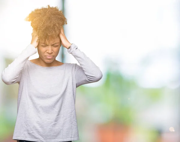 Vackra Unga Afroamerikanska Kvinnan Över Isolerade Bakgrund Lider Huvudvärk Desperat — Stockfoto