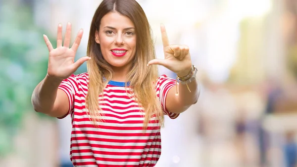 Jeune Belle Femme Look Décontracté Sur Fond Isolé Montrant Pointant — Photo