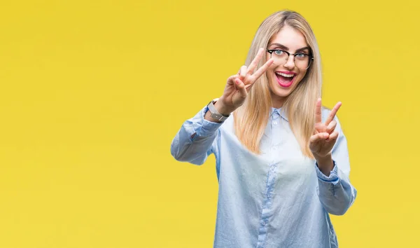 Jovem Mulher Negócios Loira Bonita Usando Óculos Sobre Fundo Isolado — Fotografia de Stock