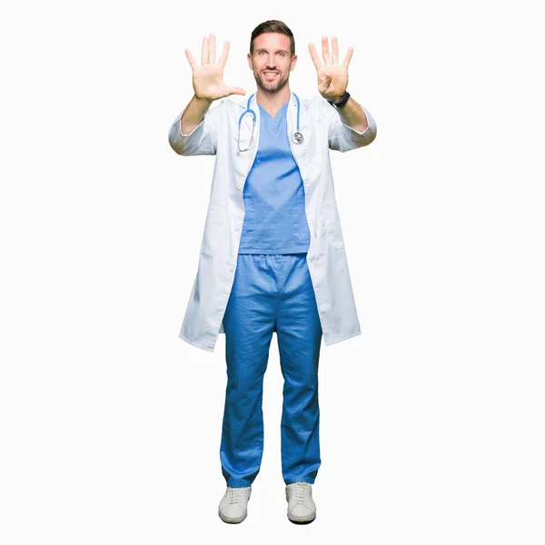 Yakışıklı Doktor Adam Gösterilen Parmakları Ile Işaret Izole Arka Plan — Stok fotoğraf